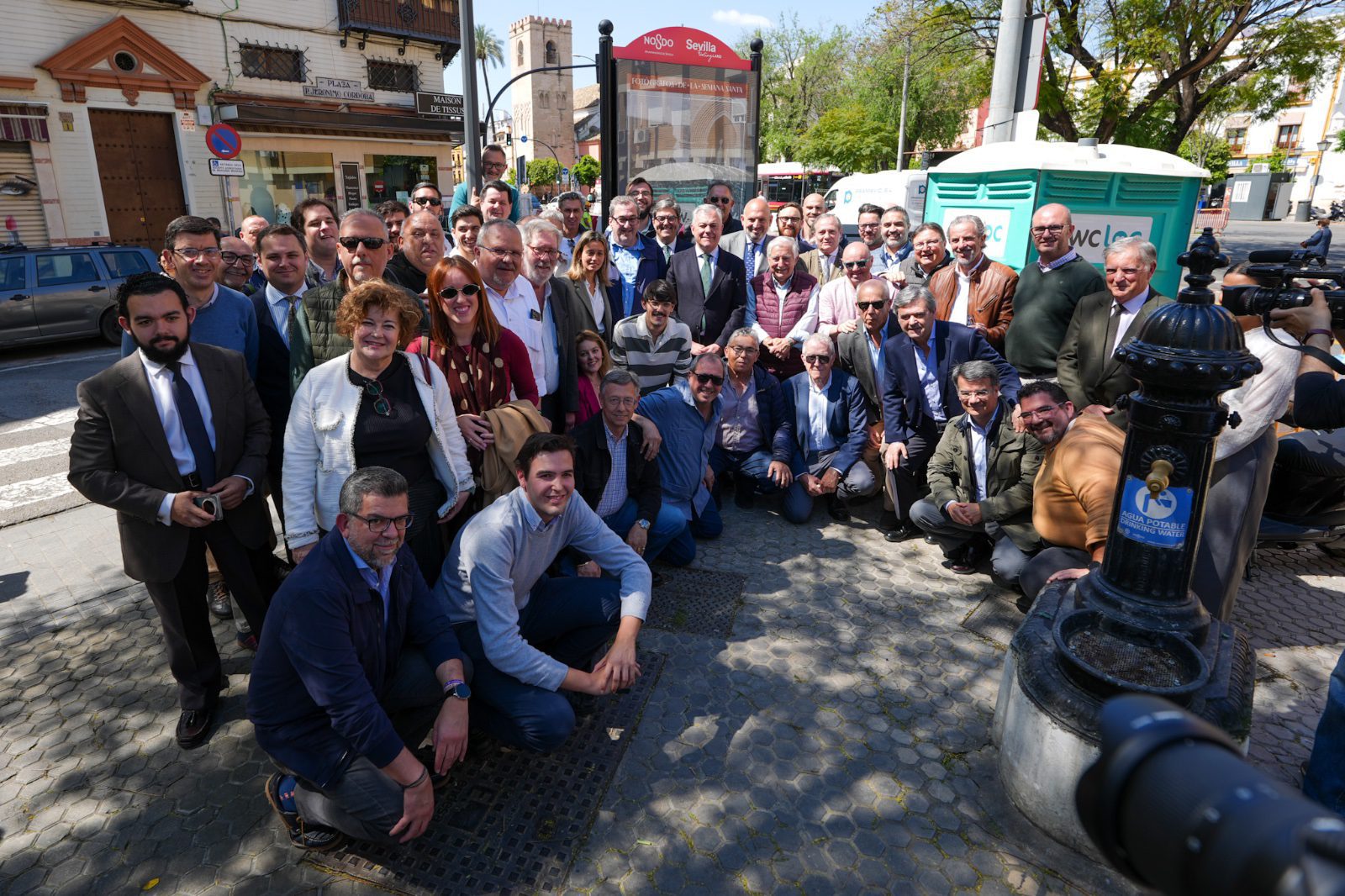 El Ayuntamiento lleva a las calles 165 fotografías de los fotógrafos de la Semana Santa en una exposición urbana con presencia en toda la ciudad