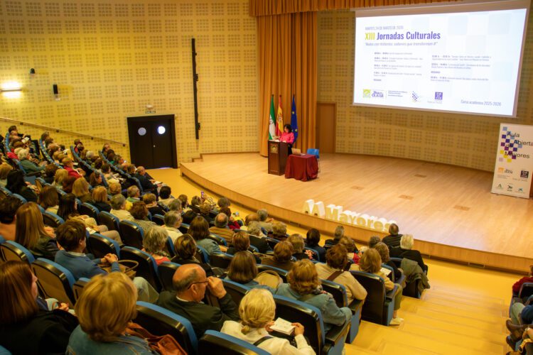 Arrancan las XIII Jornadas Culturales del Aula Abierta de Mayores de la Universidad Pablo de Olavide   Durante los días 24, 25 y 26 de marzo el alumnado de las distintas sedes municipales que forman parte de este programa tratará diversas temáticas relacionadas con sus realidades e intereses