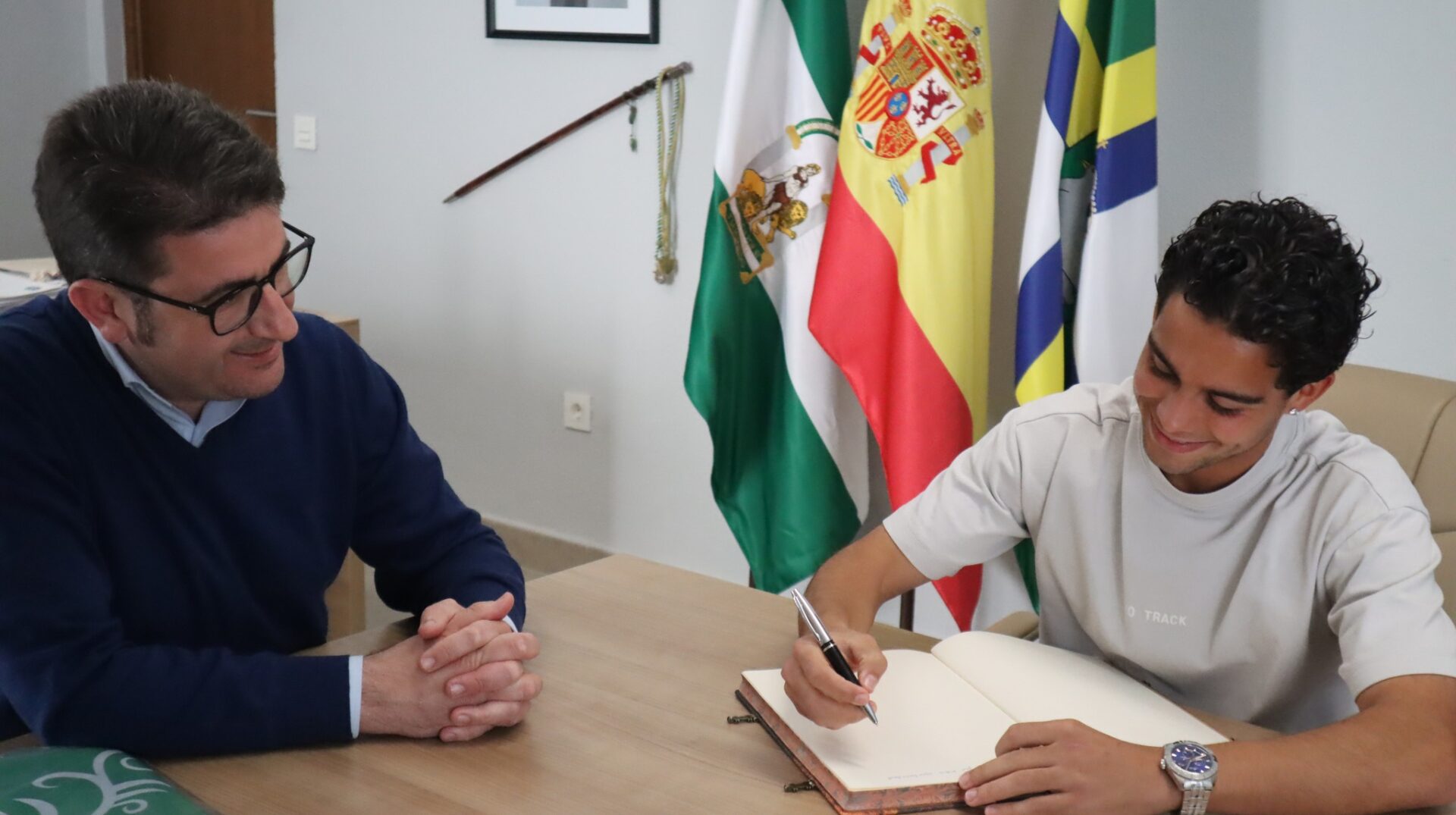 Reconocimiento institucional a Ricardo “Rica” Fúnez tras su éxito con el Real Betis Balompié