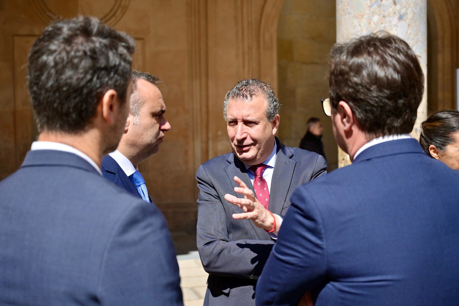 Javier Fernández valora «disponer de un foro para compartir cuestiones comunes de un municipalismo, que es pieza fundamental en la arquitectura democrática de nuestro país»