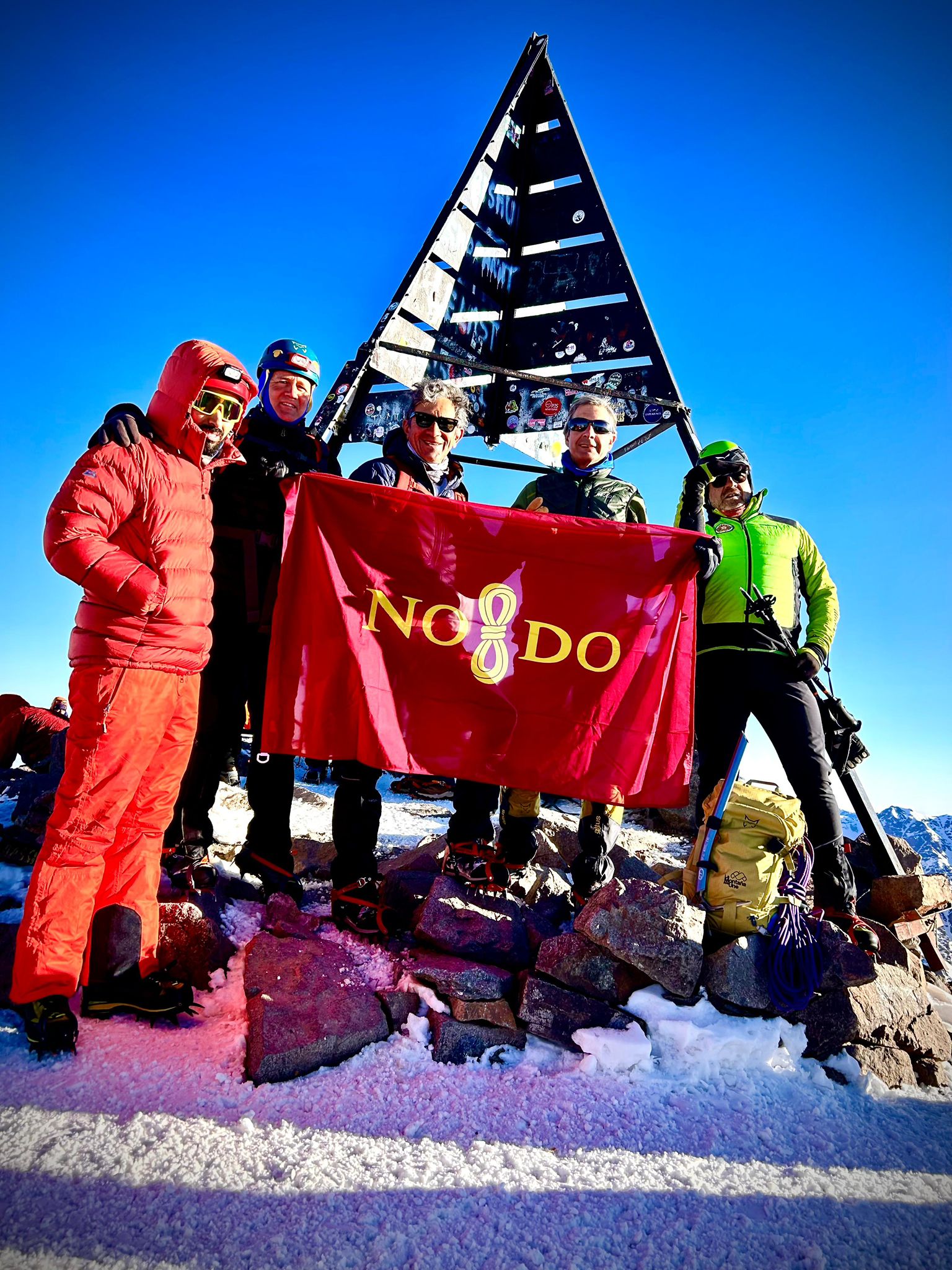 El alcalde Sanz felicita a cuatro sevillanos que han ascendido cuatro cumbres de más de 4.000 metros en menos de 48 horas