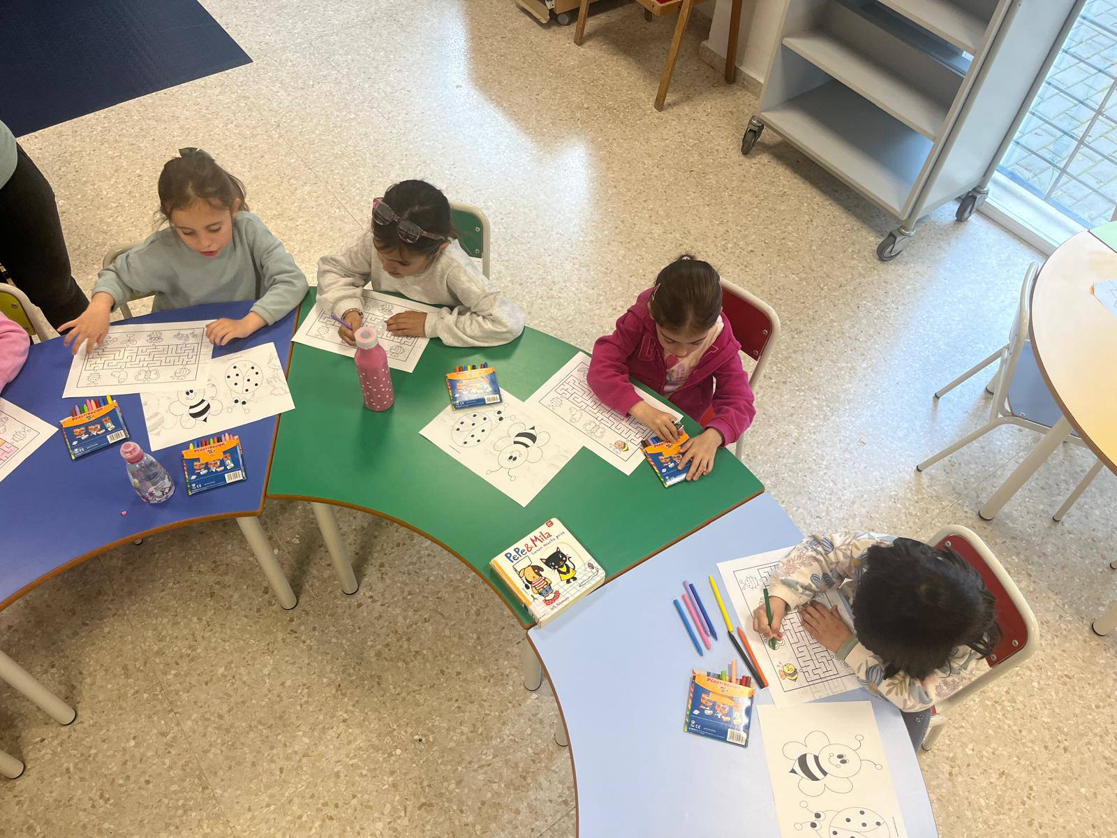 La primavera llena de color y creatividad la Biblioteca de Palomares