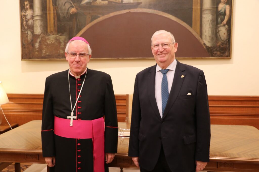 ARCHIDIÓCESIS Y CONSEJO DE HERMANDADES RENUEVAN EL ACUERDO DE USO Y DISFRUTE DE LA SEDE DE LA CALLE SAN GREGORIO