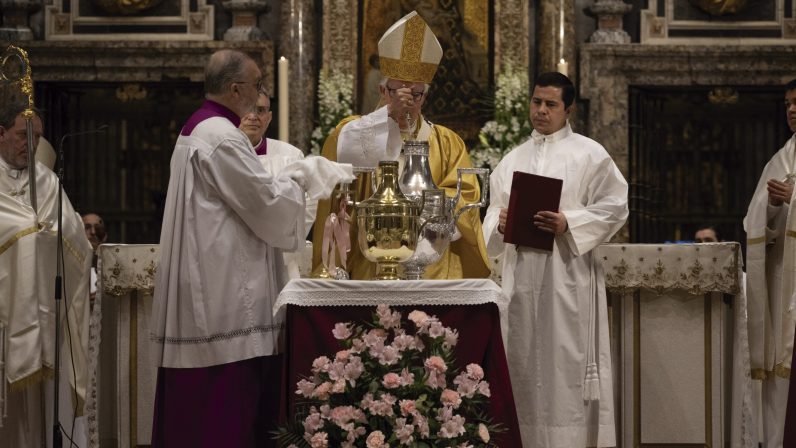 Misa Crismal, símbolo de comunión con una riqueza simbólica