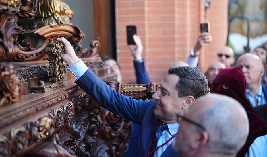 Moreno destaca la Semana Santa como «uno de los grandes atractivos» de Andalucía y anima a conocerla