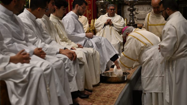 Monseñor Saiz Meneses en la celebración de la Cena del Señor: «Es el centro de todo el año litúrgico y corazón palpitante de la vida de la Iglesia»