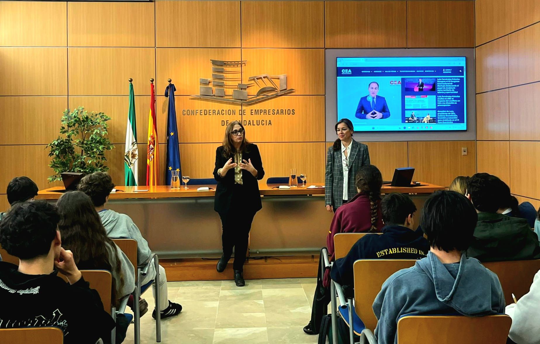 CEA recibe al alumnado del Colegio San José en una visita formativa sobre empresa y cultura preventiva – Confederación de Empresarios de Andalucía