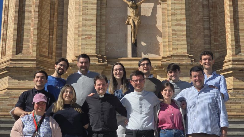 La Delegación de Juventud celebró la Pascua Joven en la Parroquia de los Sagrados Corazones de San Juan de Aznalfarache