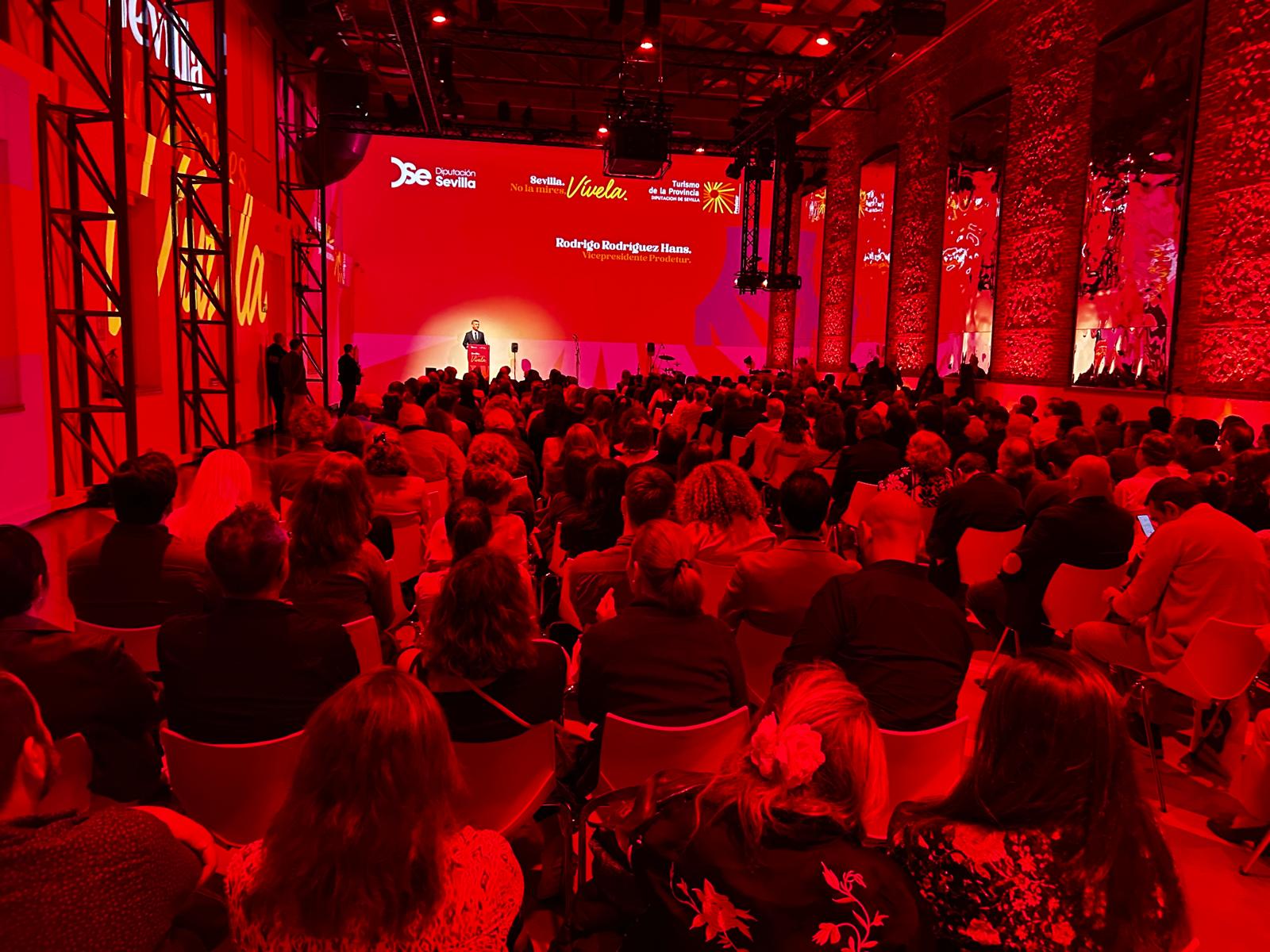 La Diputación de Sevilla reúne al sector turístico en Madrid para «vivir» el destino provincia