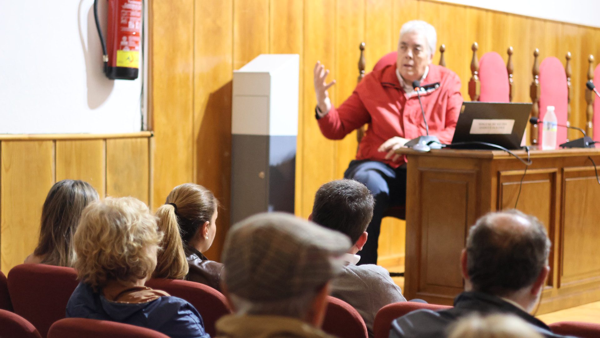El Aula de la Experiencia impulsa la cultura con una conferencia de Manuel Bohórquez