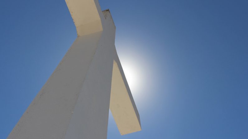 Por la Cruz hacia la luz