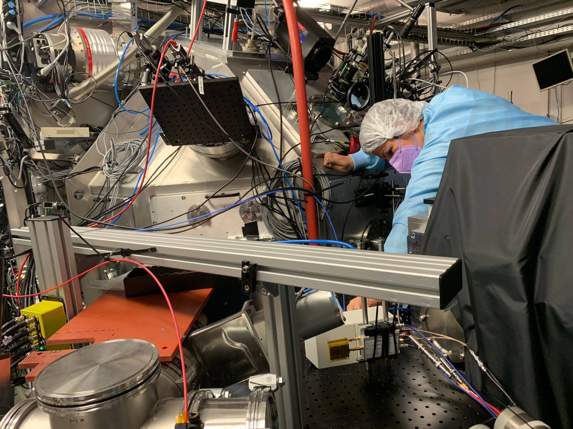 Investigadores del CNA logran un hito en la medición de neutrones rápidos generados por láseres de PW