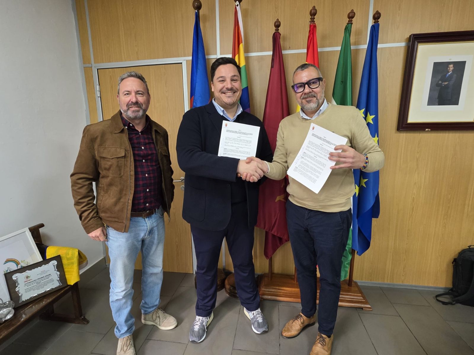 El Ayuntamiento y Adhara Asociación VIH/Sida firman un convenio para reforzar la prevención de infecciones de transmisión sexual en Sevilla