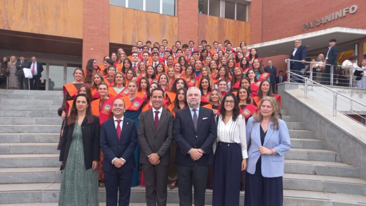 La UPO celebra la graduación de la nueva promoción del Doble Grado en ADE y Derecho   El CEO de INESPASA, Antonio Ramírez García, apadrina a los 82 egresados y egresadas