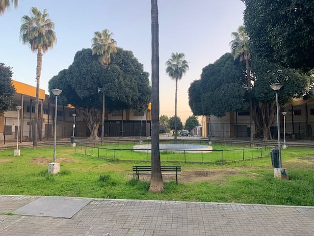 Emasesa renovará las redes de abastecimiento y saneamiento de la Plaza Olimpia de Sevilla Este