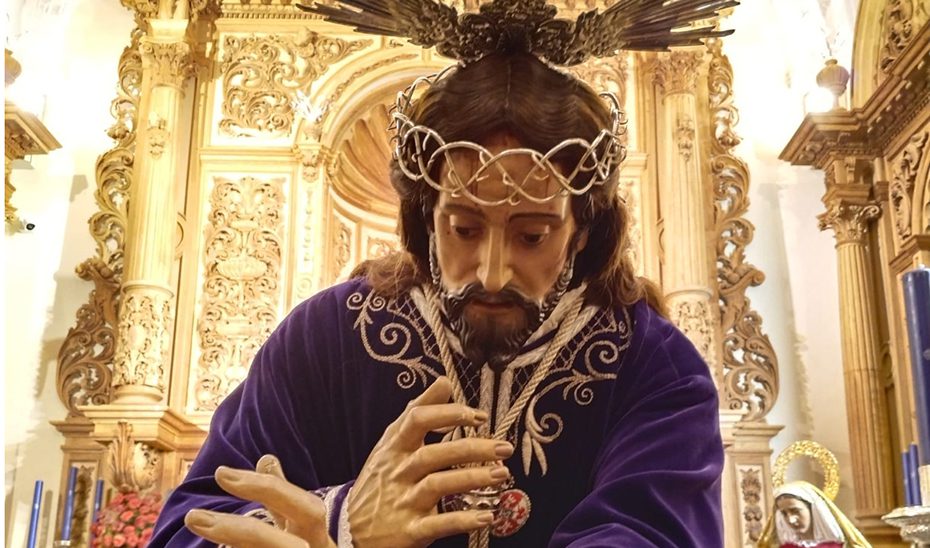 Técnicos del IAPH supervisan el estado de conservación de la talla devocional de ‘El Abuelo’