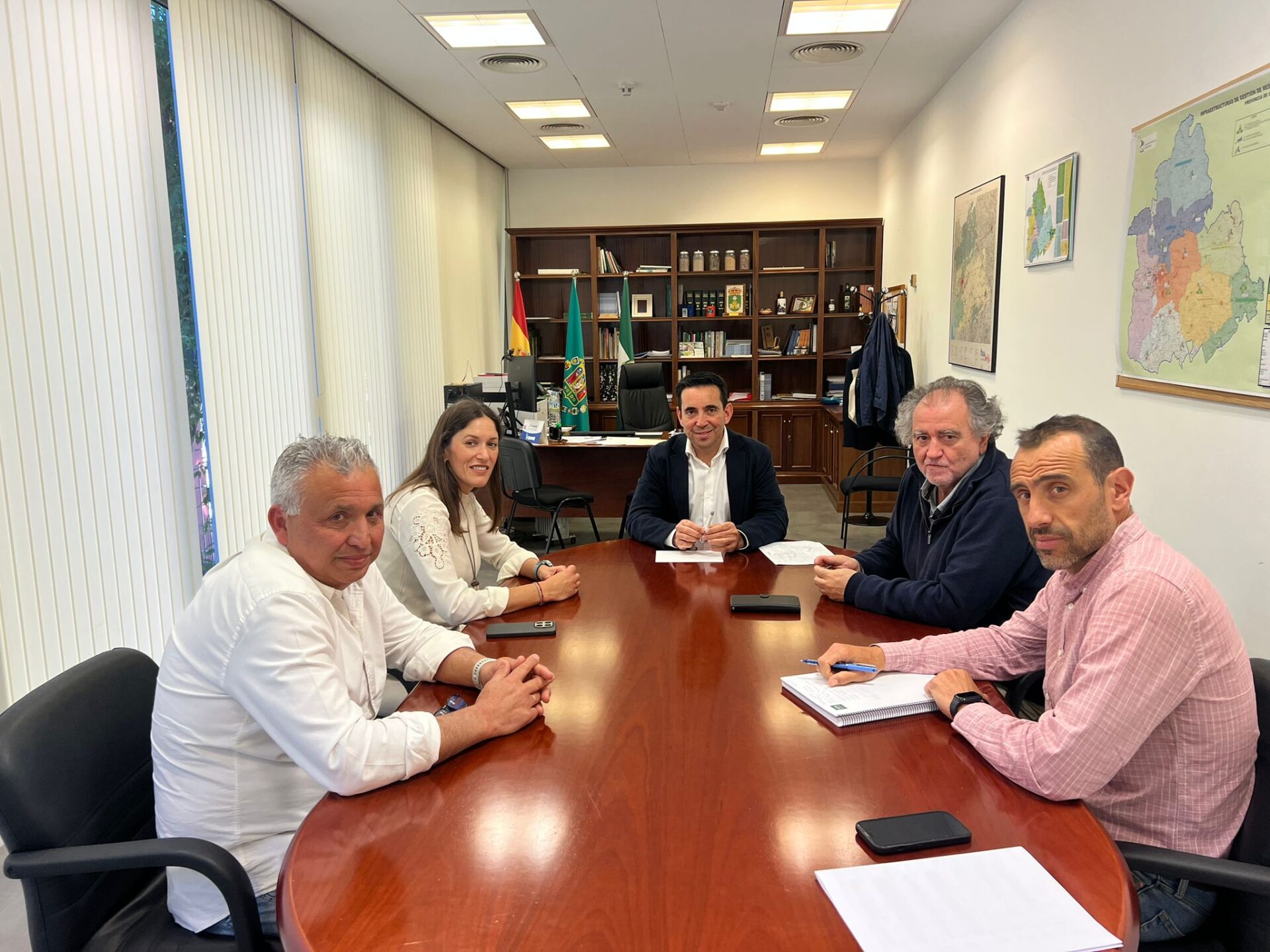 Gonzalo Domínguez se reúne con la nueva alcaldesa de Montellano para reforzar la coordinación de proyectos estratégicos para el municipio