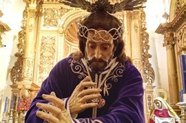 Técnicos del IAPH supervisan ‘in situ’ el estado de conservación de la talla devocional de ‘El Abuelo’