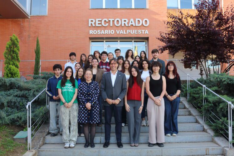 El rector de la UPO se reúne con el nuevo Consejo de Estudiantes   La Universidad impulsa la participación del alumnado a través de la celebración de un Mesa de Cogobernanza con representantes de estudiantes