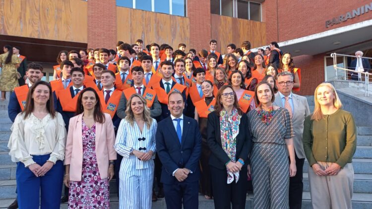 Estudiantes del Grado en Administración y Dirección de Empresas celebran su ceremonia de graduación   La directora de Relaciones Institucionales de Moeve Andalucía Patricia García ha sido la madrina de la promoción 2022/2026
