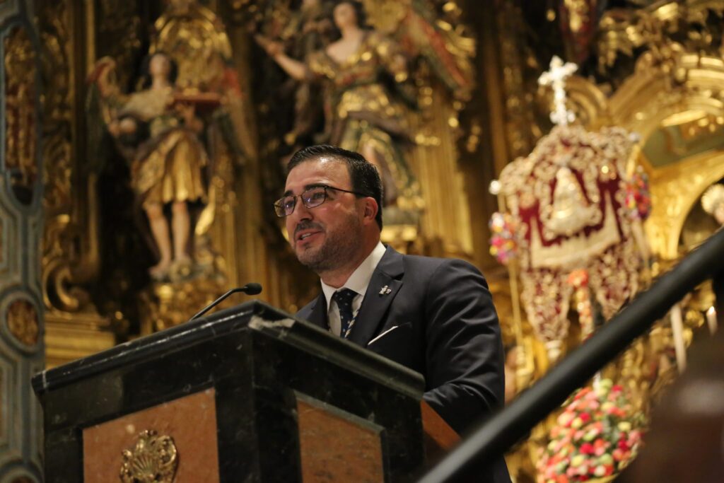 EL SALVADOR ACOGE UN PREGÓN DE LAS GLORIAS PROFUNDAMENTE MARIANO QUE RECORRE SEVILLA COMO EL VIENTRE DE MARÍA