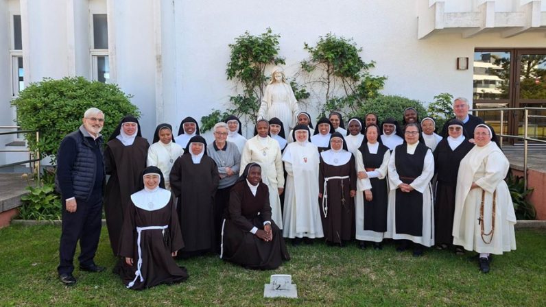 Las religiosas de clausura de Sevilla participan en un encuentro intercongregacional de espiritualidad y formación