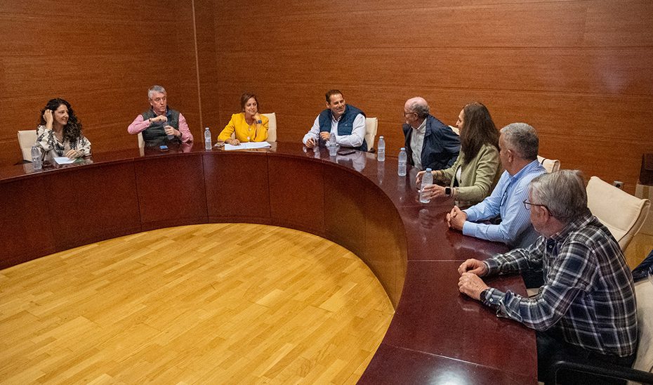 La Junta y Cooperativas Agroalimentarias de Jaén abordan los retos ambientales del sector