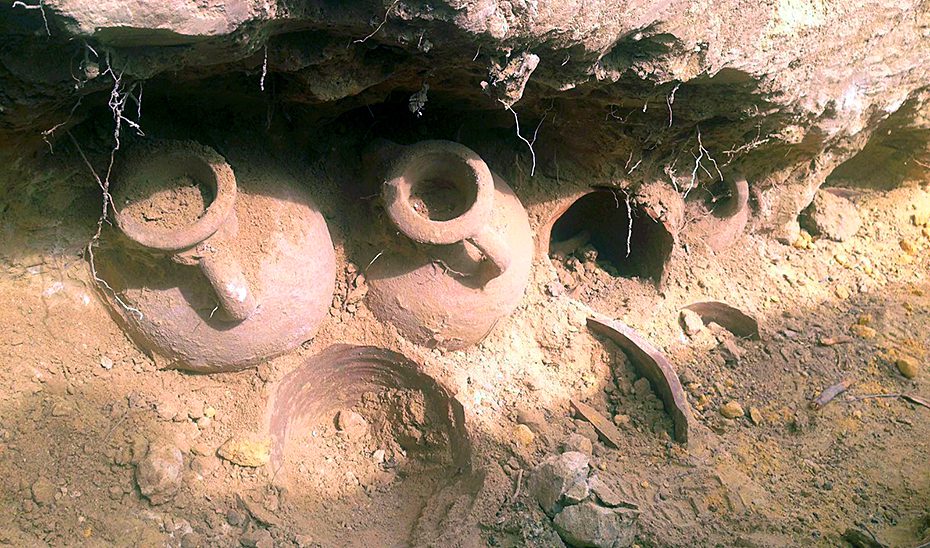 Diez años del hallazgo del Tesoro de Tomares que sacó a la luz 19 ánforas con 53.000 monedas romanas