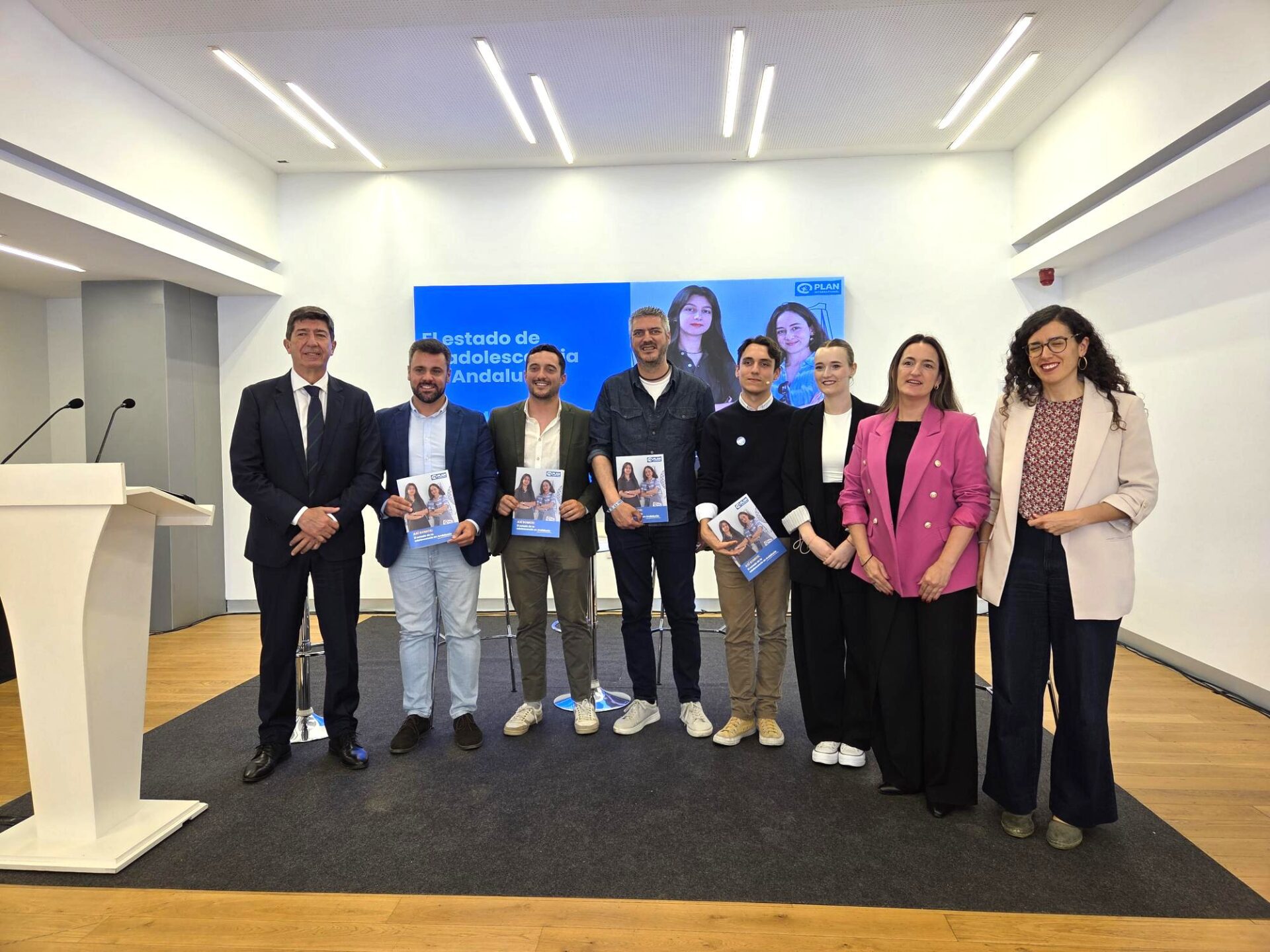 El presidente del Consejo Económico y Social de Andalucía asiste a la presentación del informe “Así somos: el estado de la adolescencia en Andalucía»