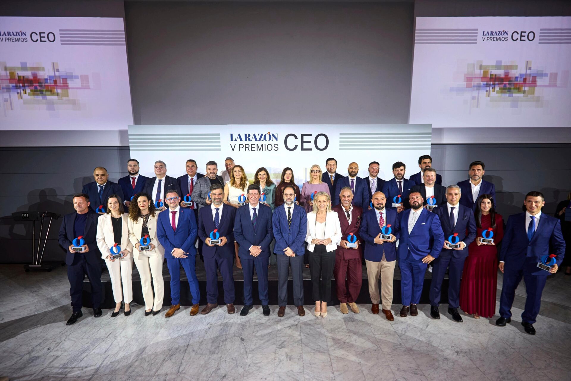 El presidente del Consejo Económico y Social de Andalucía entrega los Premios CEO del Año de La Razón
