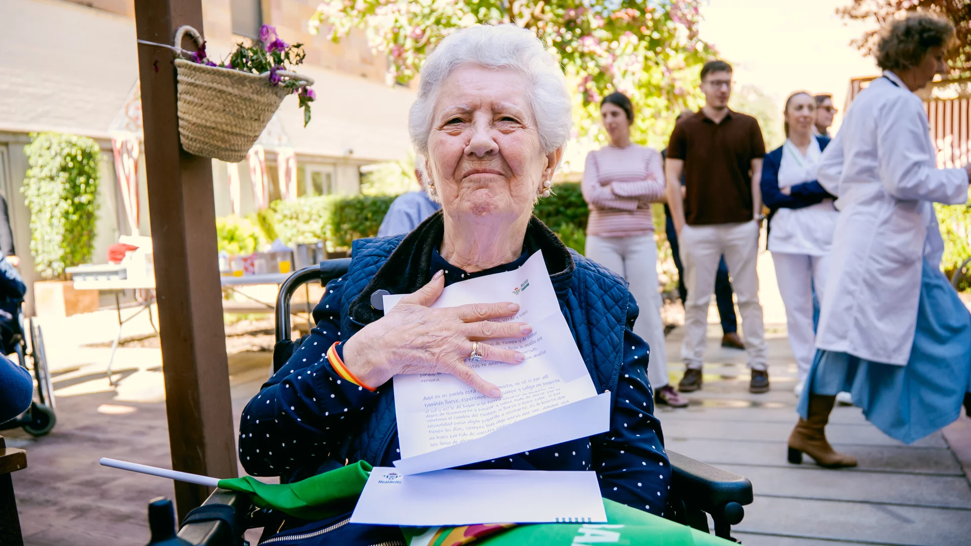 La Fundación Real Betis Balompié entrega las primeras cartas de ‘De Béticos a abuelos’