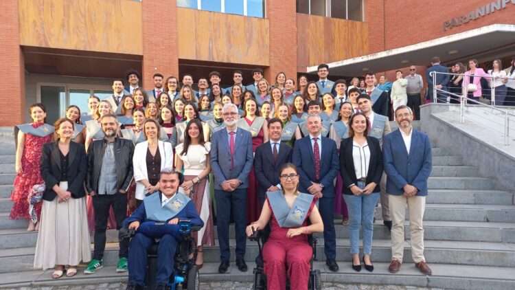 Estudiantes de la promoción 2022/2026 del Grado en Nutrición Humana y Dietética celebran su ceremonia de graduación