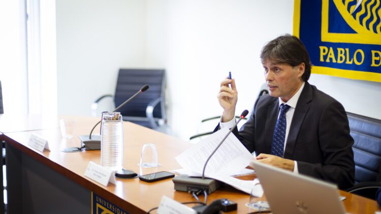 Francisco Oliva califica el primer reparto presupuestario de 2026 como «avance significativo, pero insuficiente y no definitivo»   El rector detalla en Consejo de Gobierno los conceptos que se abonarán con los 37,5 millones adicionales para las universidades andaluzas aprobados en el CAU del 17 de abril