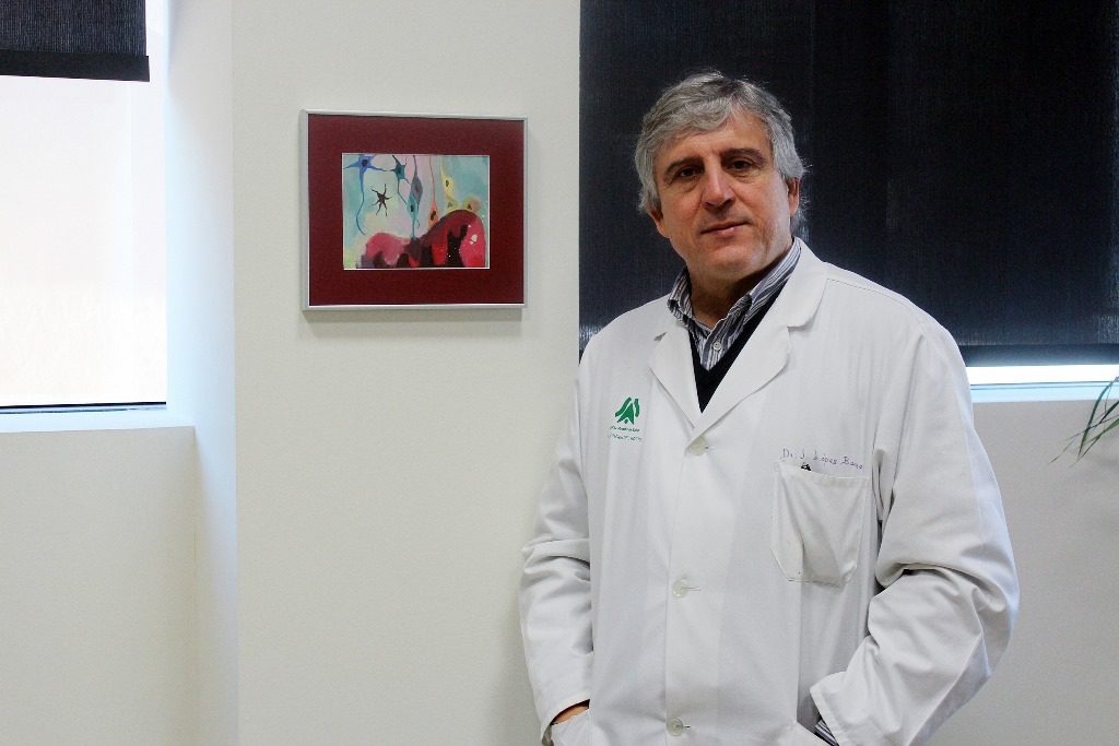 El profesor José López Barneo recibe el Premio Manuel Clavero en Sevilla