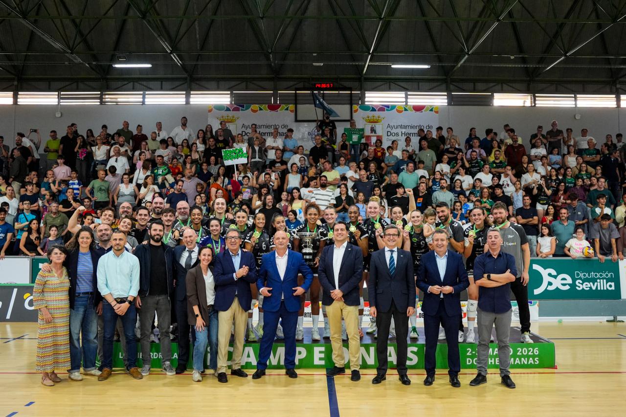 El presidente de Diputación felicita al CAV Esquimo por su histórico doblete y reafirma su merecimiento de la medalla de oro de la provincia