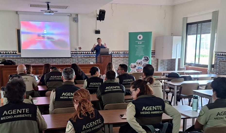 Agentes medioambientales se forman en la detección de delitos por el uso ilegal de cebos envenenados
