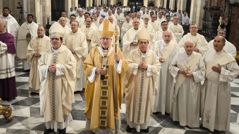 La Archidiócesis homenajea a 12 presbíteros por sus bodas de oro y plata sacerdotales