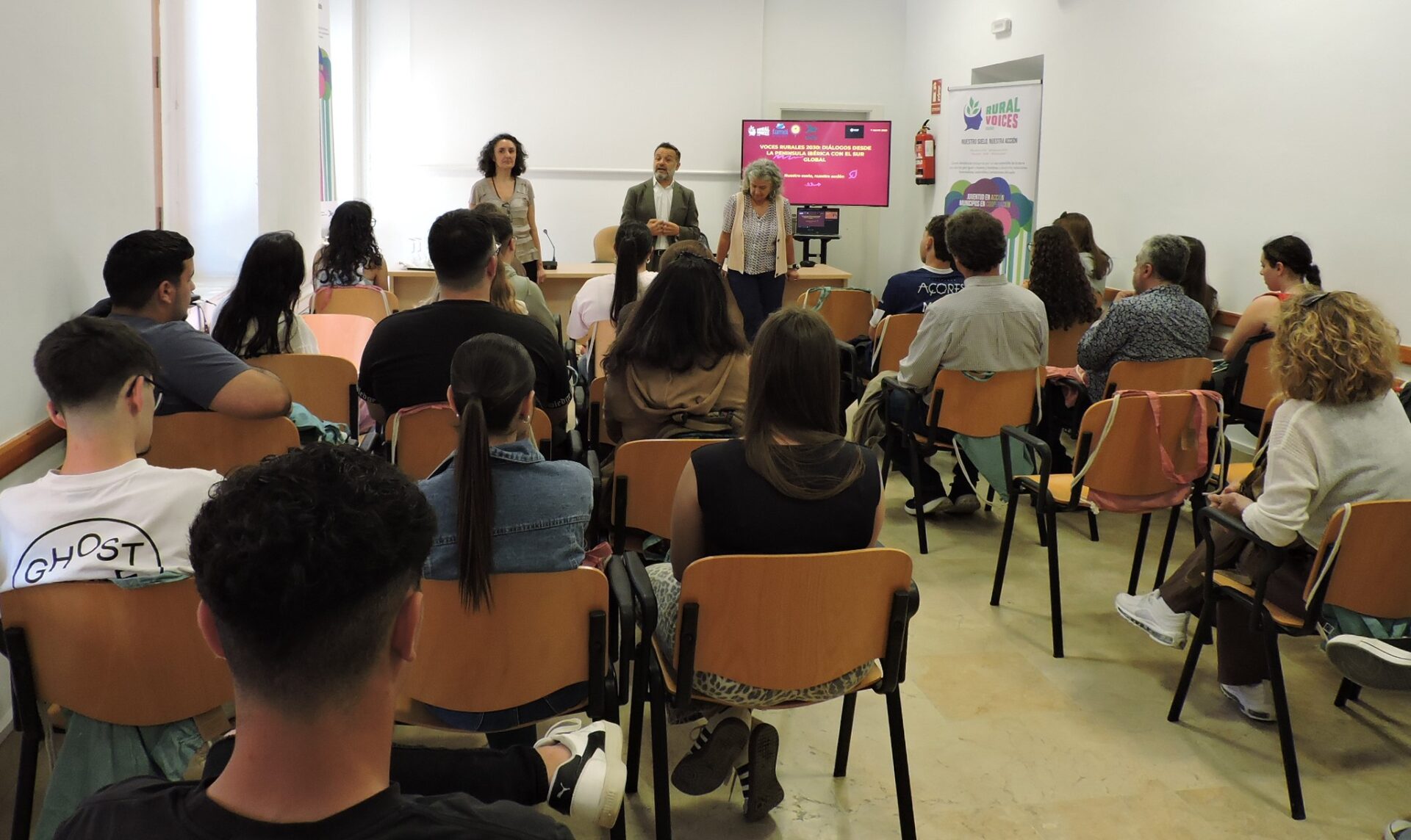 Jóvenes sevillanos y portugueses comparten experiencias sobre desarrollo y participación en una jornada del proyecto ‘Rural Voices’