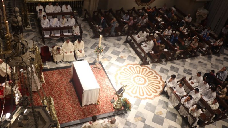 Los seminaristas se consagran a la Virgen de los Reyes