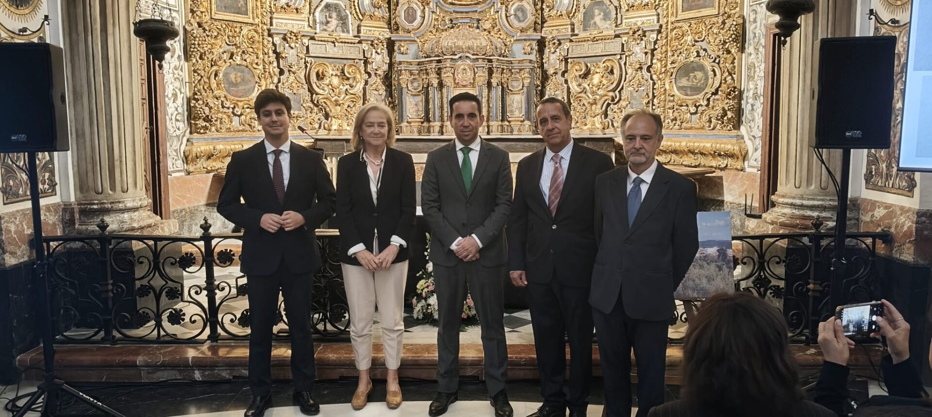 El doctor José Gabardón de la Banda aboga por «enlazar el Tesorillo Romano de El Castillo de las Guardas y el hallado en Tomares» y sustanciar «la importancia patrimonial de la numismática»