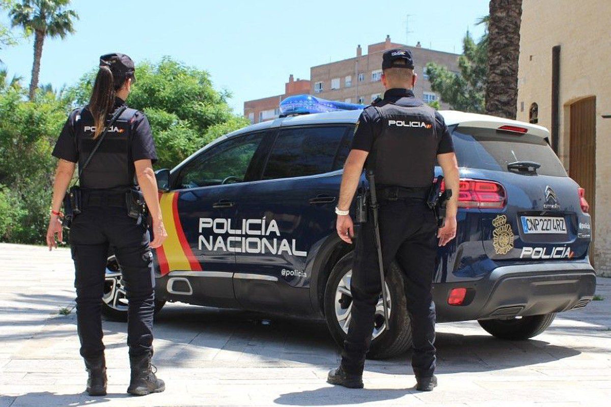 La Policía Nacional detiene a cuatro presuntos miembros de grupos de crimen organizado transnacional grave vinculados con el uso masivo de documentación falsa