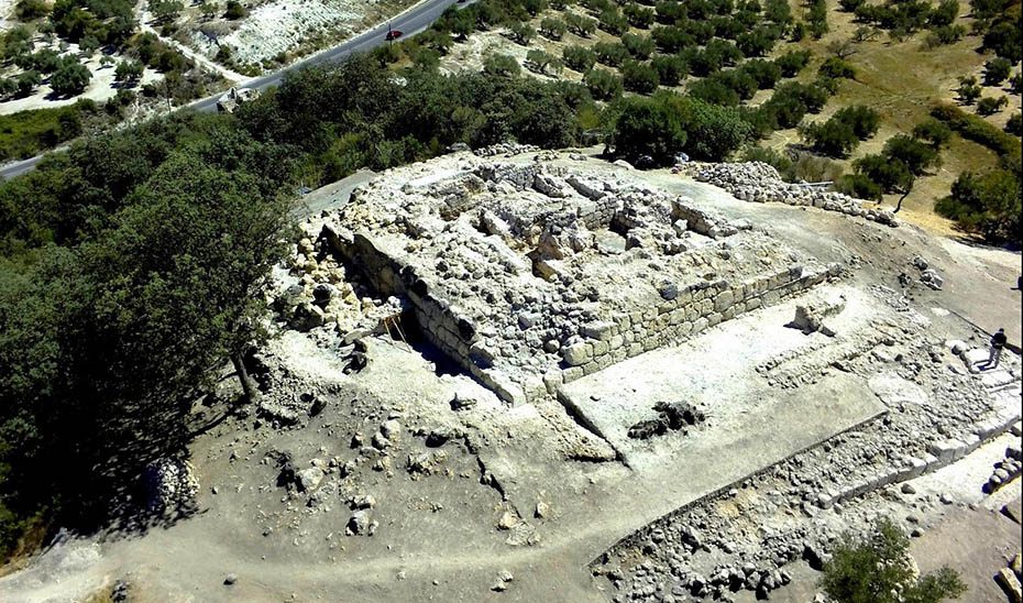 El yacimiento de El Cerro de la Merced de Cabra (Córdoba), declarado Bien de Interés Cultural
