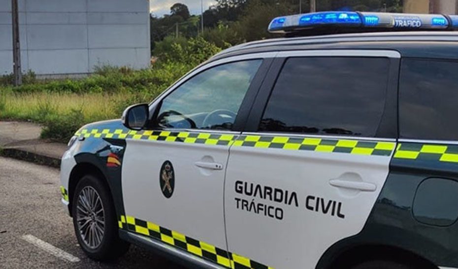 Dos fallecidos tras  la salida de vía de un vehículo en Andújar