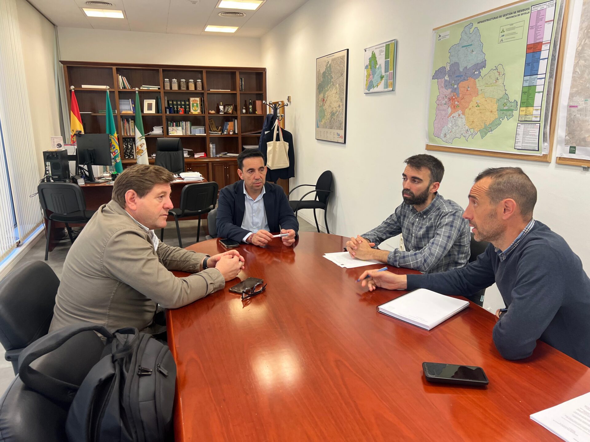 La Diputación y el Ayuntamiento de Villaverde coordinan el avance de las obras para mejorar la red de saneamiento y prevenir inundaciones
