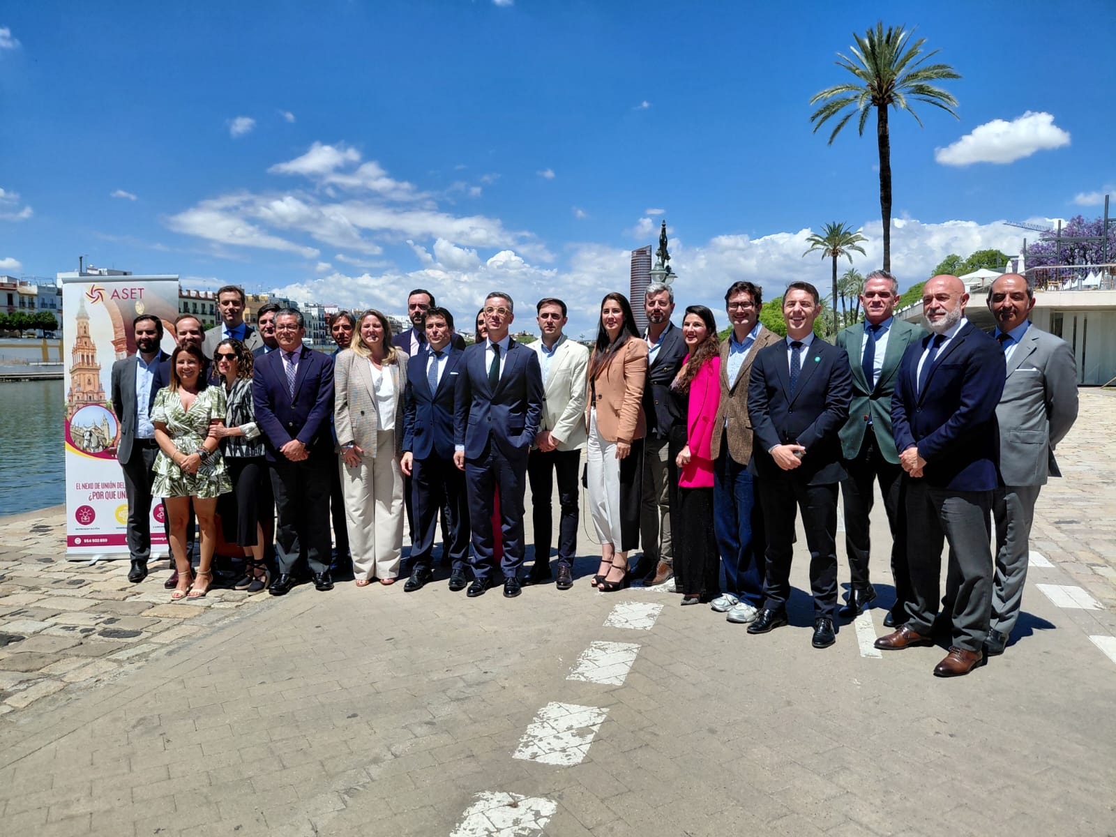 Rodríguez Hans, en la reelección de Jorge Robles como presidente de ASET