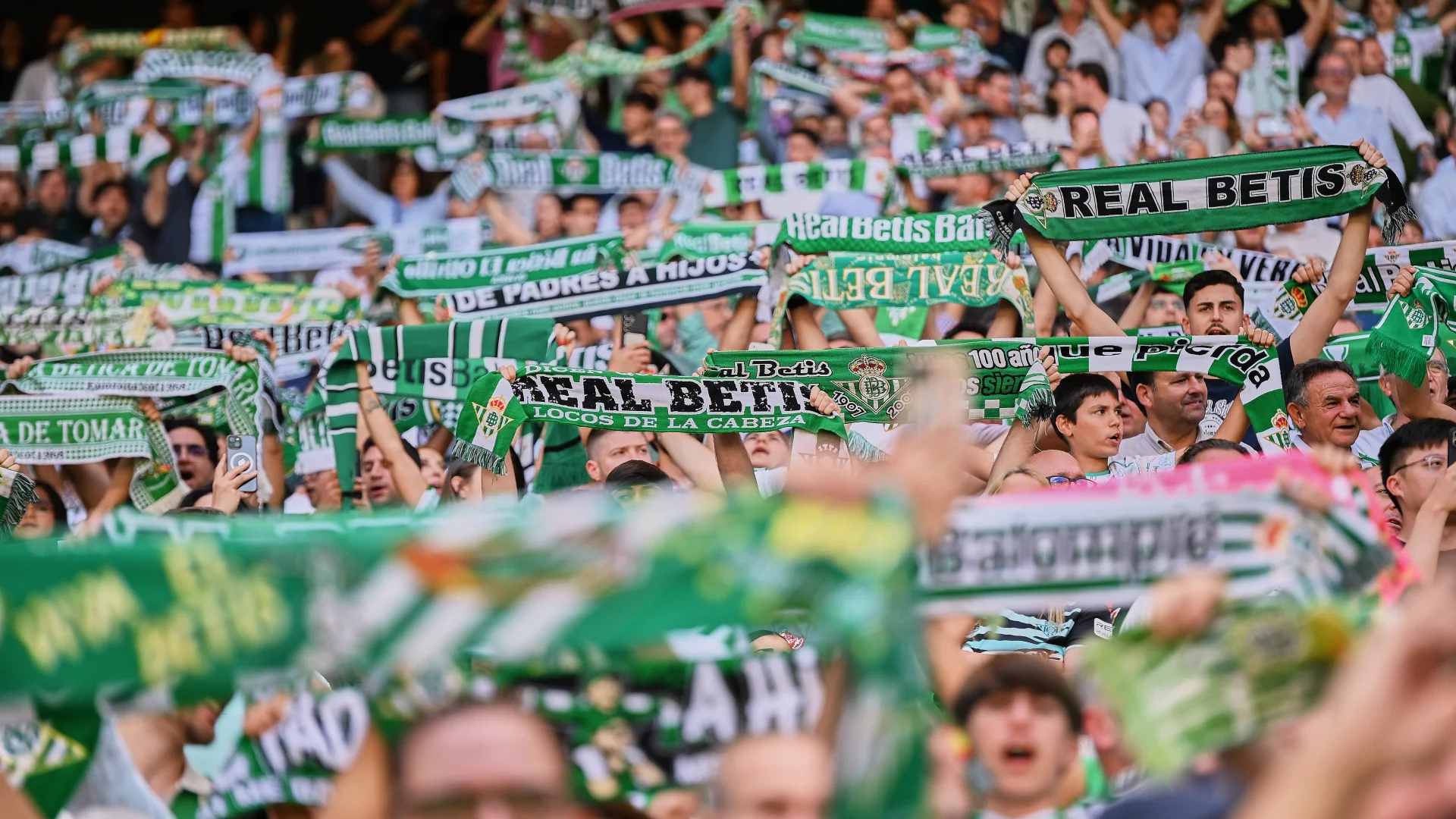 Grada Solidaria: una temporada más acercando al Real Betis a quienes más lo necesitan