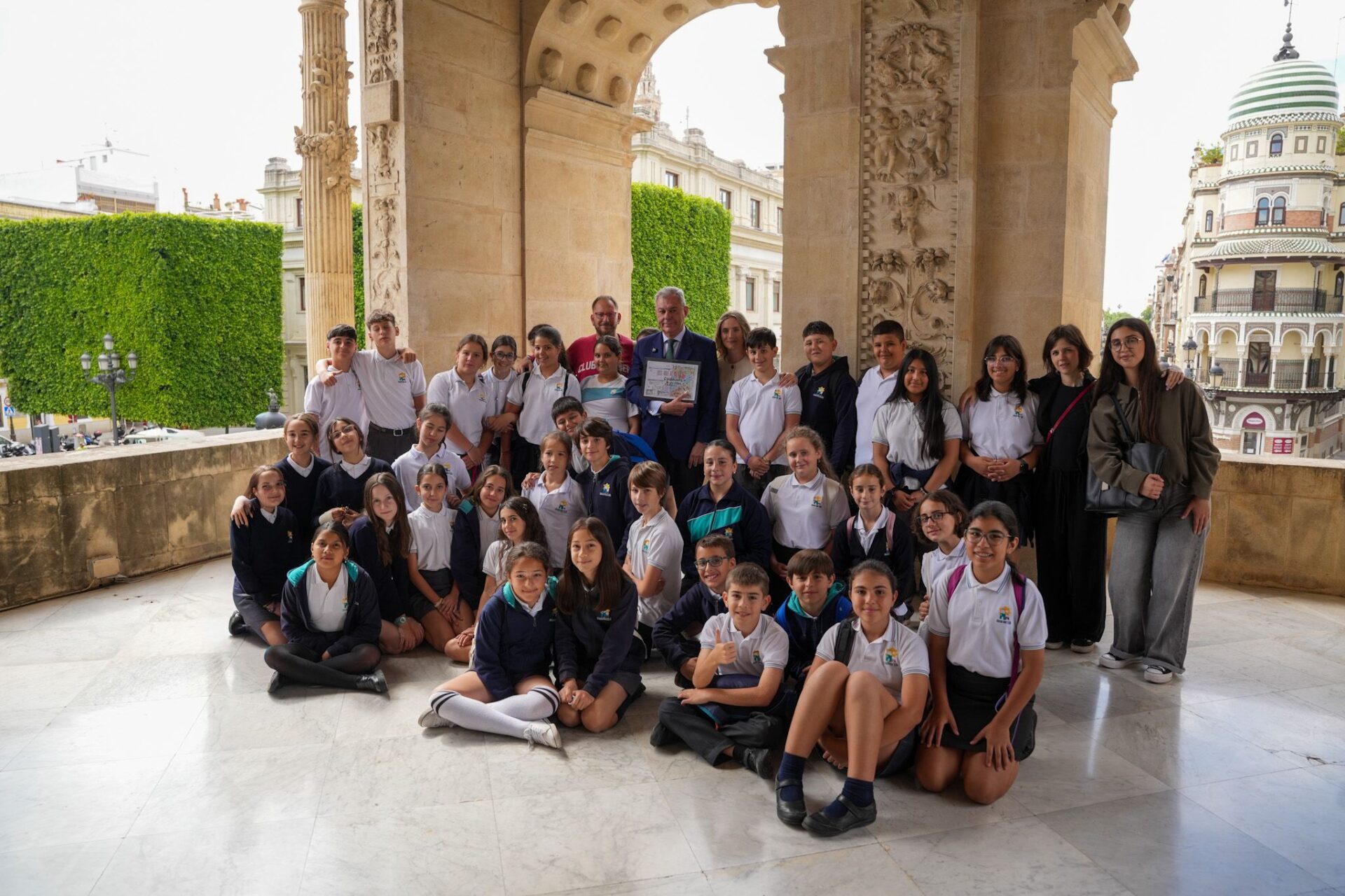 El alcalde recibe el agradecimiento de los alumnos del Ruiz Elías por las mejoras realizadas en el Parque Estoril