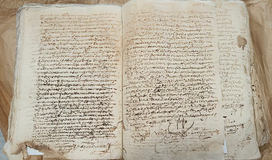 La Junta solicita al Ministerio de Cultura que se declare inexportable el documento notarial con la firma de Cervantes que se subasta en Madrid