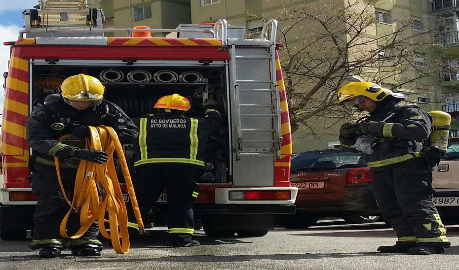 Desalojan un hotel en el centro de Málaga por un incendio en la planta baja