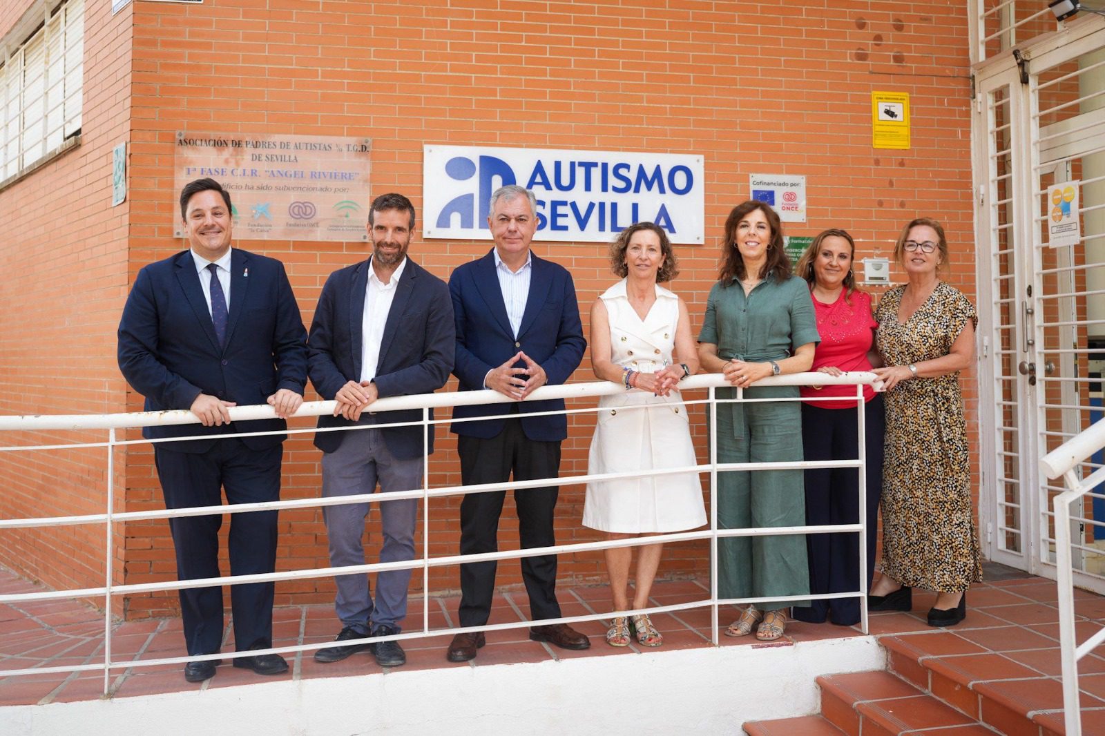 El Ayuntamiento cede a Autismo Sevilla dos viviendas para un proyecto de inclusión social
